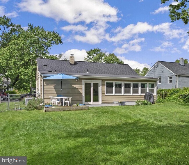Building Photo - 12837 Flack St