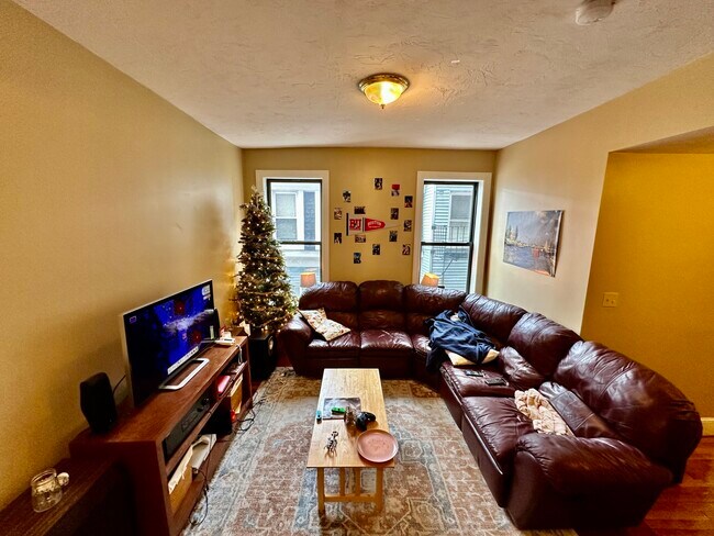 Building Photo - 17 Highgate St