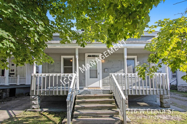 Building Photo - 716 W Cedar St