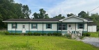 Building Photo - 3 Bedroom 1.5 Bath Mobile Home Available f...