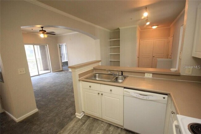 Building Photo - 9401 Crescent Loop Cir