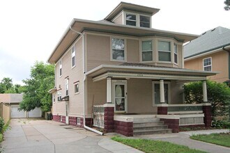 Building Photo - HIstoric 4 bedroom-Available NOW!