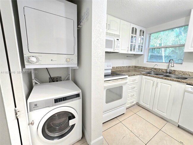 Building Photo - 1152 99th St