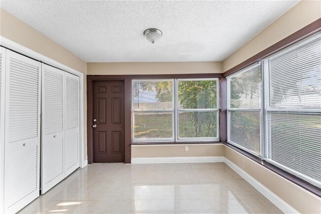 Building Photo - 2928 Bancroft Cir E