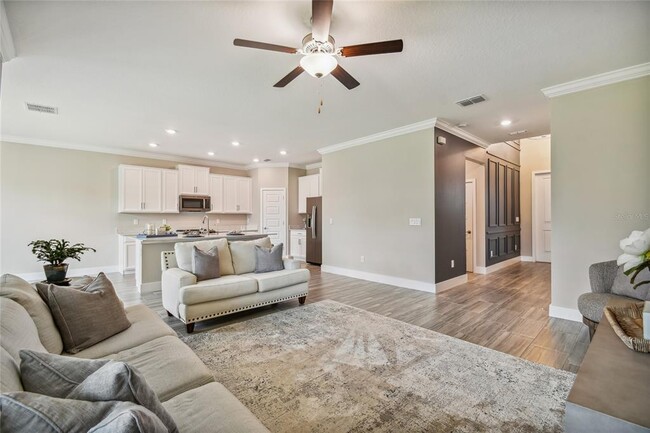 Building Photo - 9754 Little Bluestem Dr