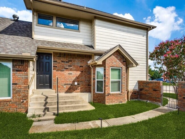 Building Photo - 2401 Brooke Ct