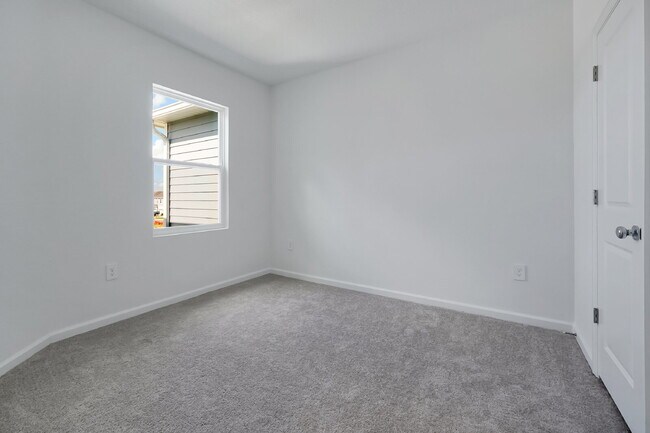 Building Photo - Beautiful New 3-Bedroom Townhome in Davenport — Includes Resort Pool, Modern Clubhouse & Family P...