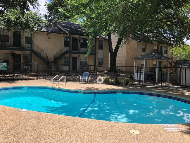 Building Photo - 1624 Aquarena Springs Dr