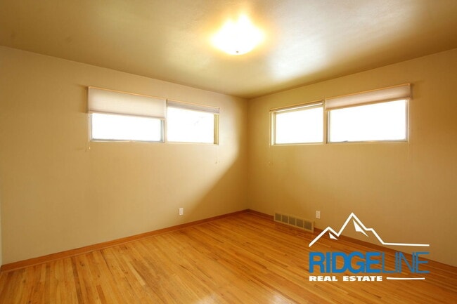 Building Photo - 2105 9th Ave S