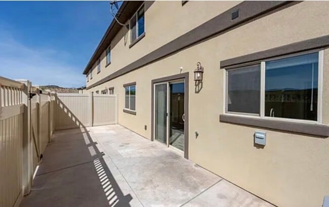 Building Photo - 1001 W Curly Hollow Dr