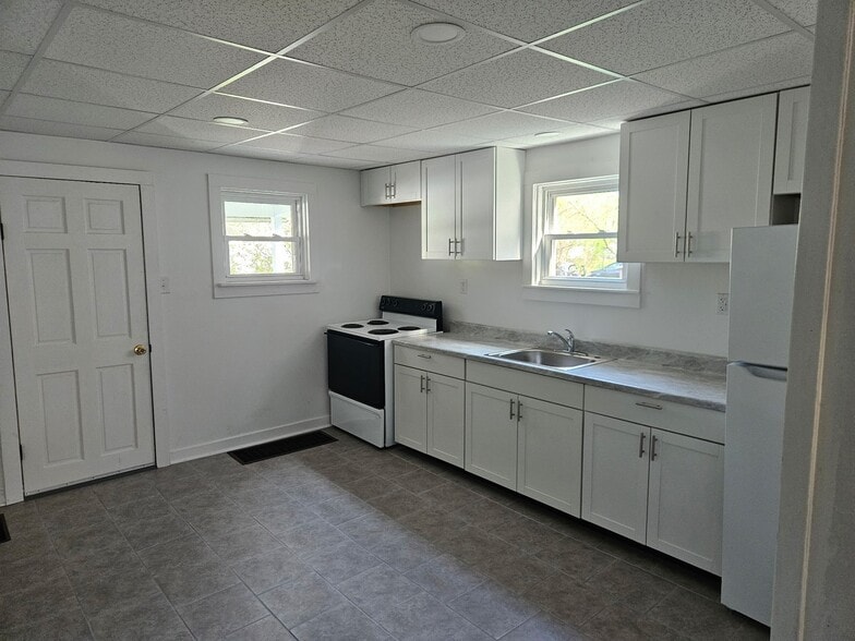 Building Photo - 301303-303 Summerhill Ave