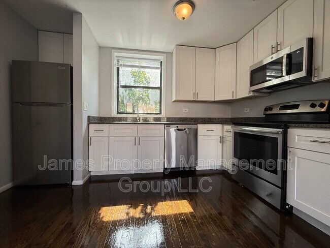 Building Photo - 6106 S Dorchester Ave