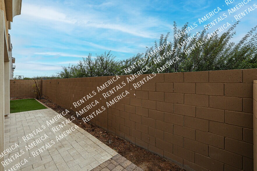 Building Photo - 1103 E Newland Dr