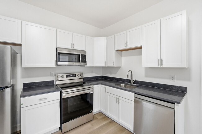 Building Photo - 568 Hale Ave