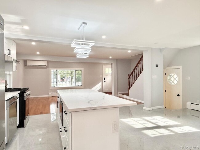Building Photo - 20 Baylis Pl