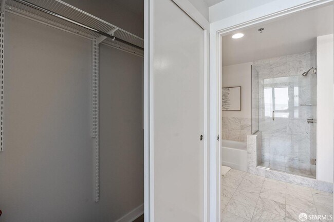 Building Photo - 501 Beale St