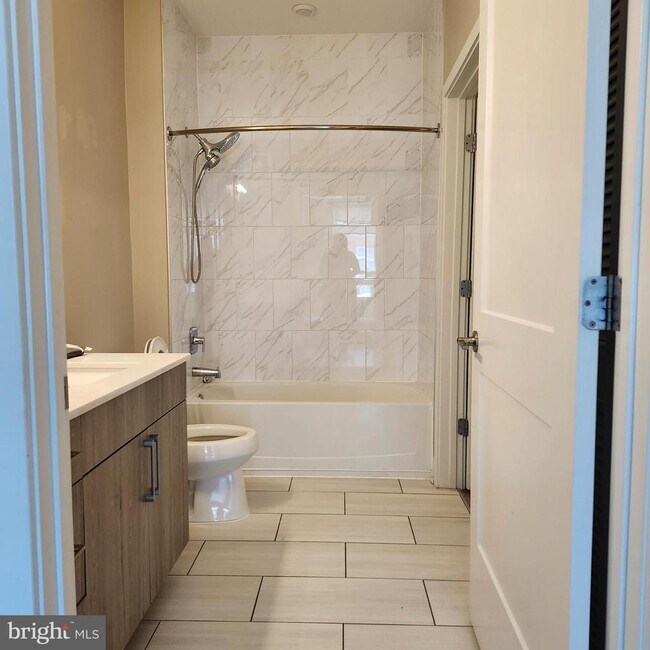 Building Photo - 145 Riverhaven Dr