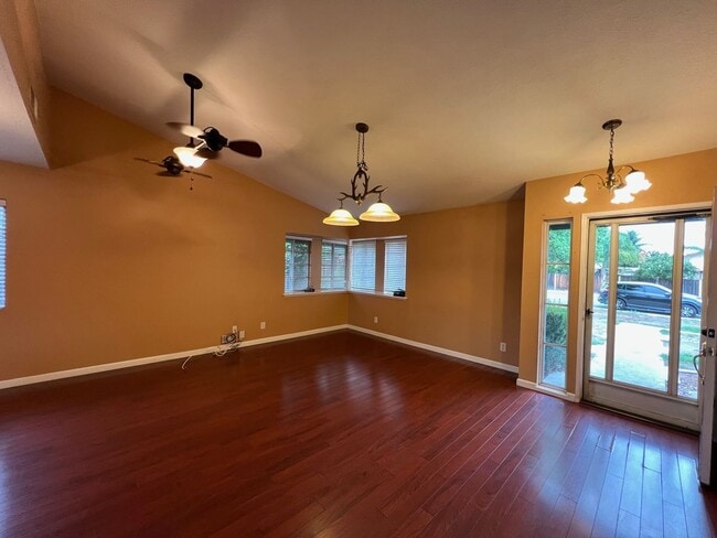 Building Photo - **Beautiful 4 Bdrm 2 Bath Home 5 Minutes t...