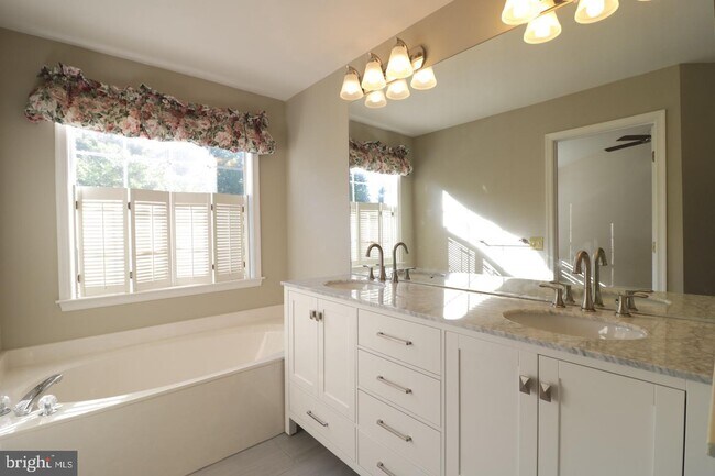 Building Photo - 47640 Sandbank Square