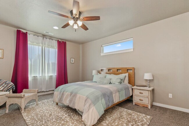 Building Photo - 3 - Bedroom Meridian home on corner lot!!
