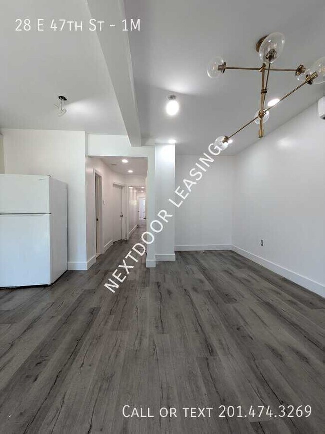 Building Photo - 28 E 47th St