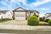 Building Photo - Spacious 4 bed, 3 bath home with sprawling views in West Salem