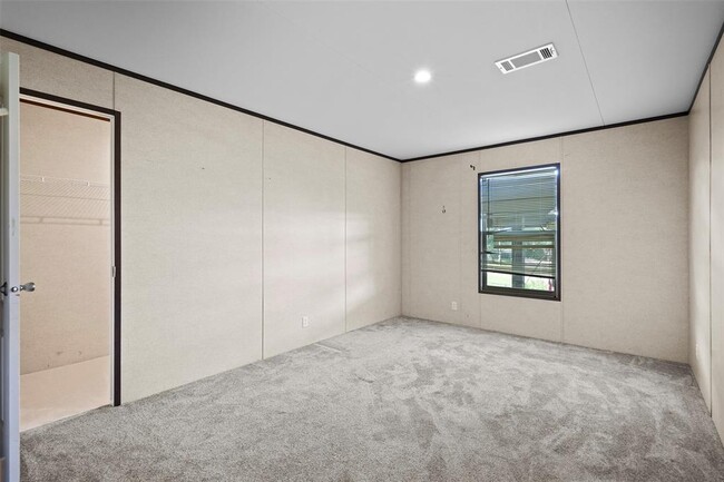 Building Photo - 111 Little Lp