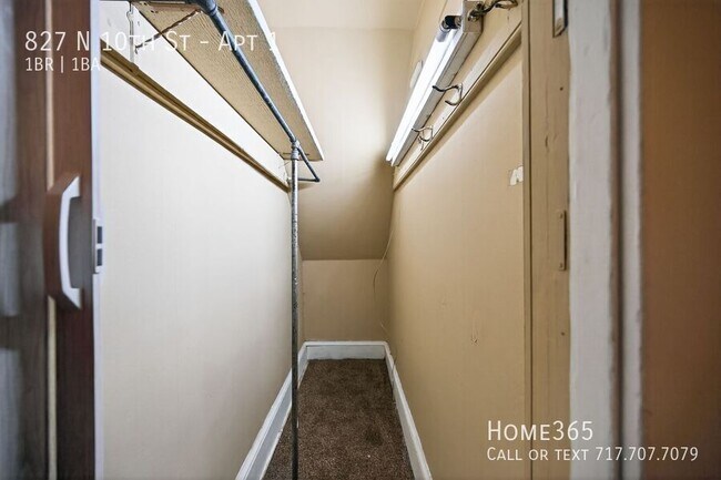 Building Photo - 827 N 10th St