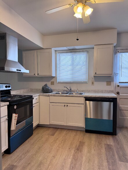 Building Photo - 303 Highland Dr