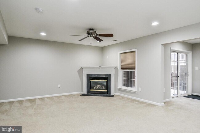 Building Photo - 4654 Hummingbird Ln