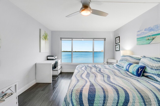 Building Photo - 52 Yacht Club Dr