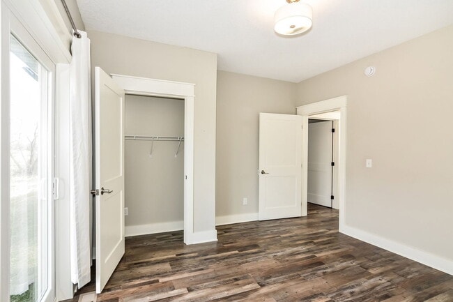 Building Photo - 312 61st St