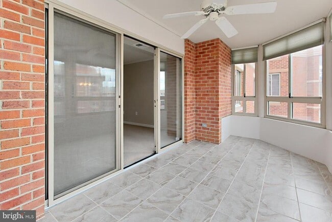 Building Photo - 2121 Jamieson Ave