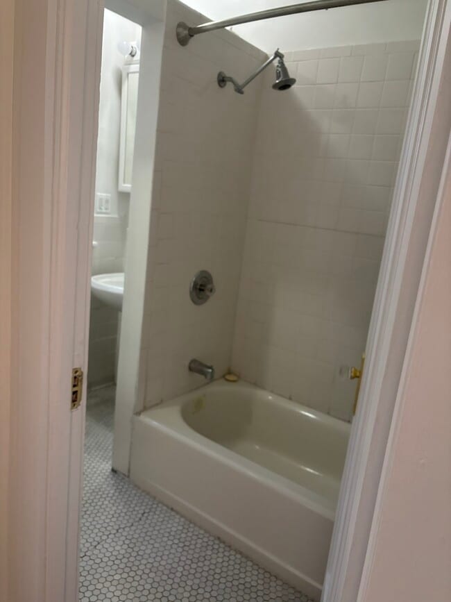 Building Photo - 5059 N Ashland Ave