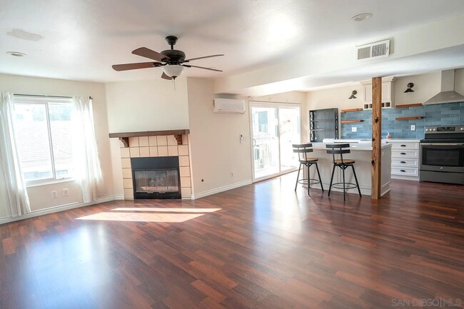 Building Photo - 4452 Mentone St