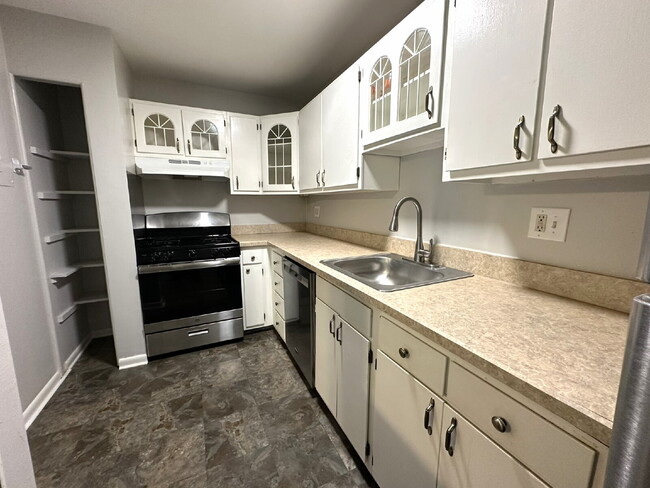 Building Photo - Second Floor Condo in Reisterstown