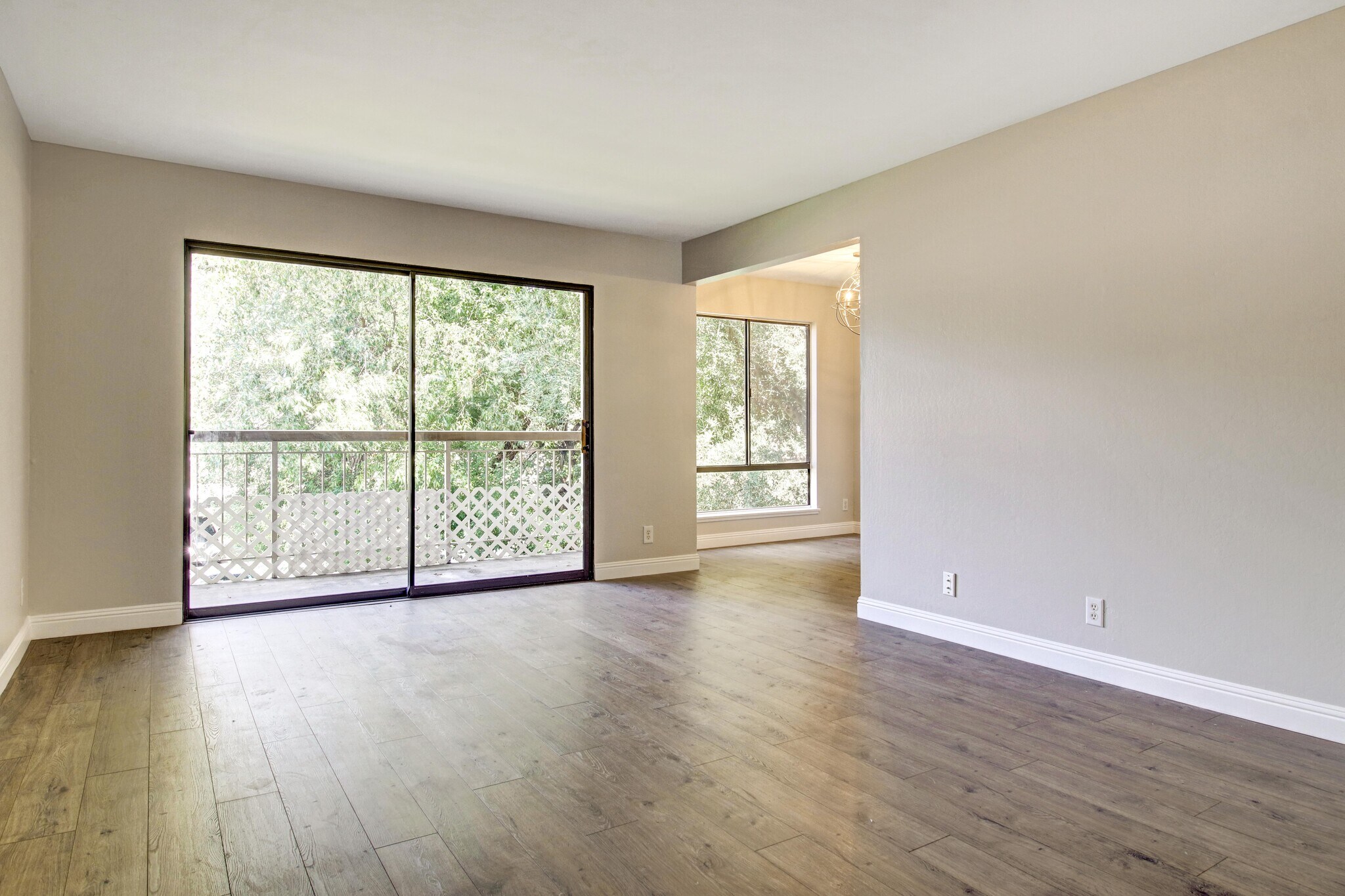 Building Photo - 480 N Civic Dr