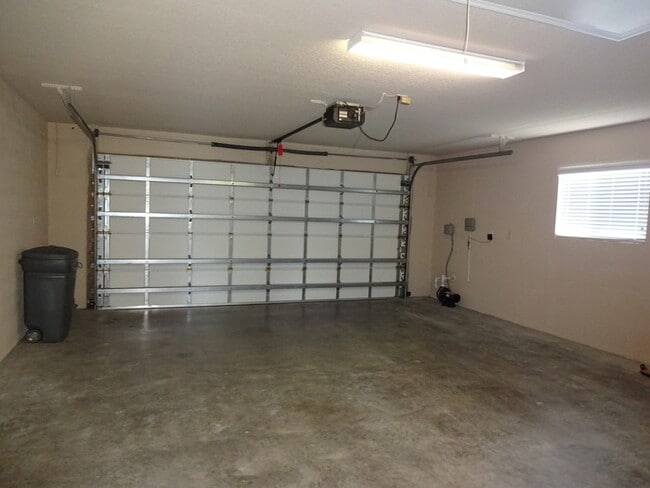 Building Photo - 7 Cherokee Ct W