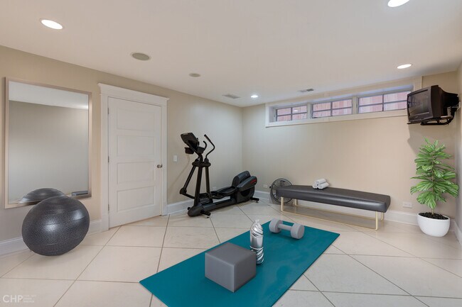 Building Photo - 2663 N Marshfield Ave