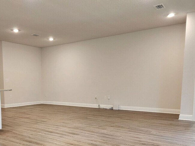 Building Photo - Antietam Lakeside Retreat: 4/2 Home in a Fun-Filled, Pool Neighborhood