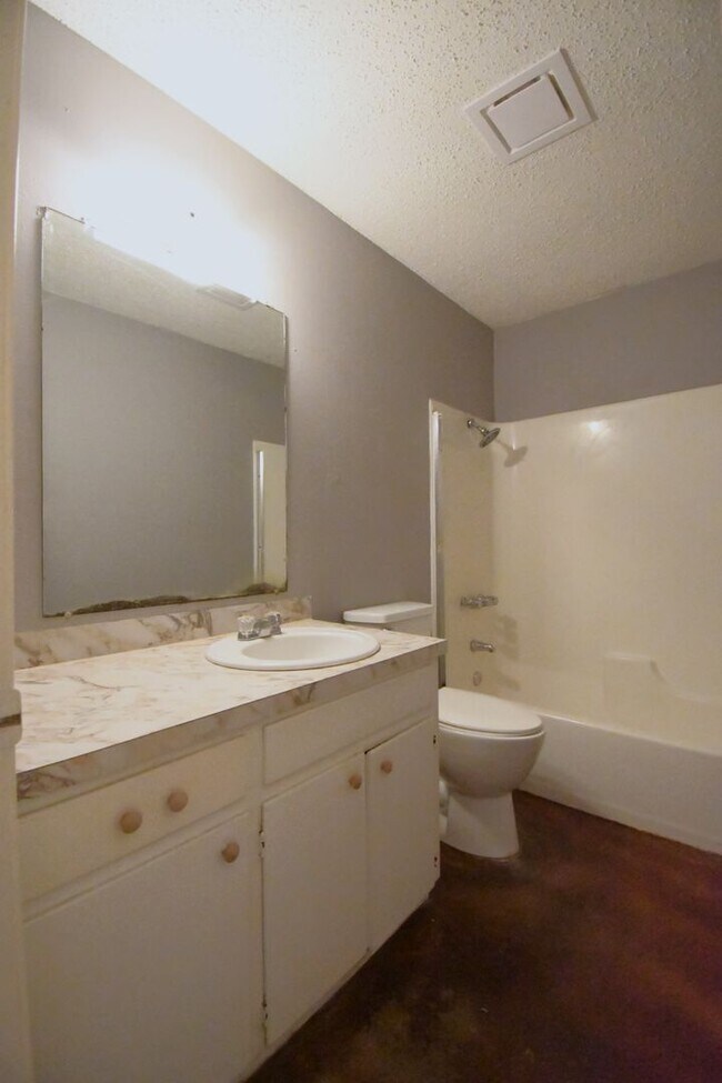 Building Photo - Charming 2 Bedroom, 1 Bath in Whitehouse ISD!
