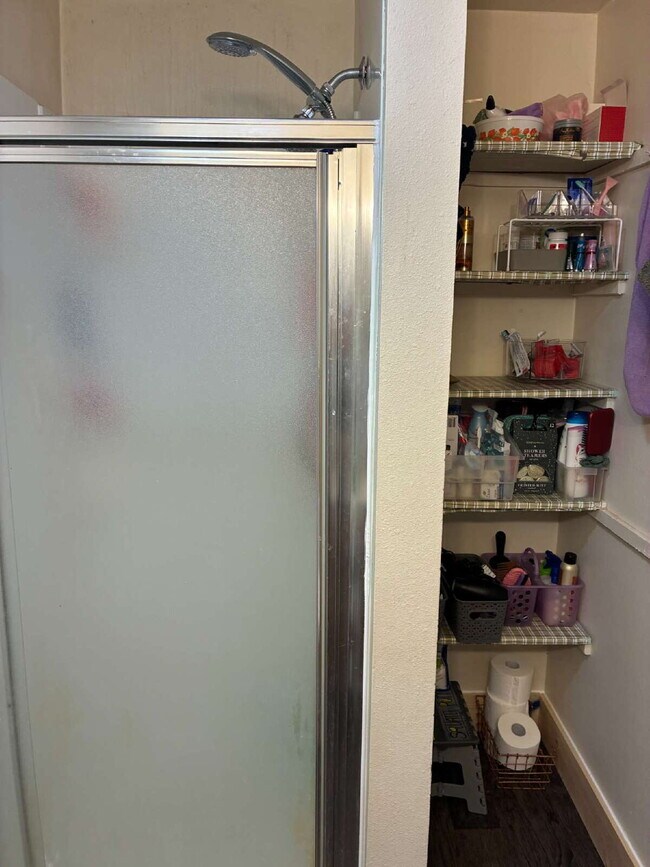 Building Photo - 2 bedroom 1 bathroom on Water street and near UWEC!