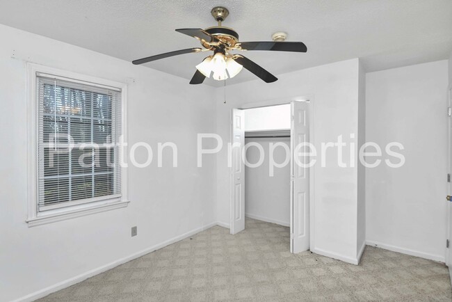 Building Photo - Barony Home