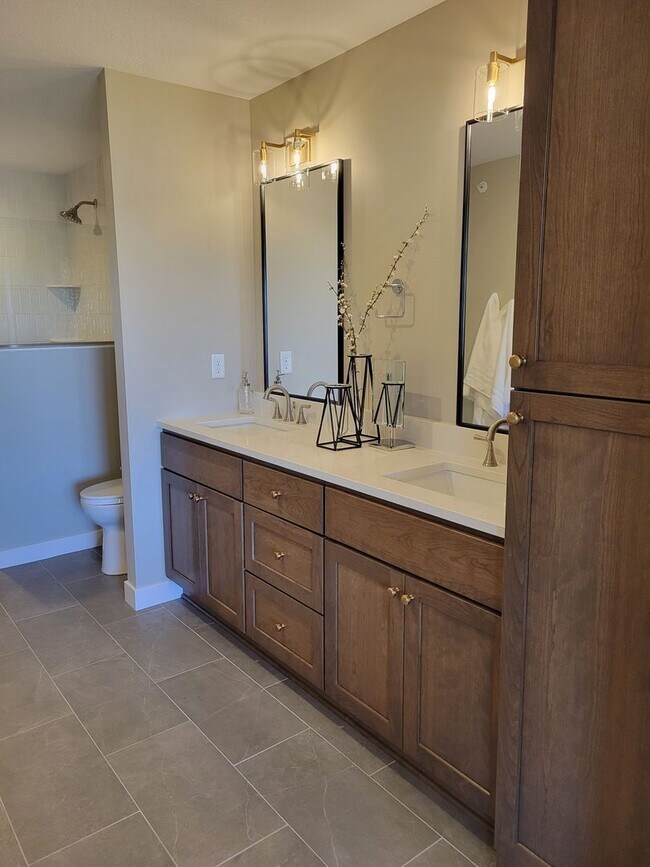 Building Photo - Executive Luxury Rentals