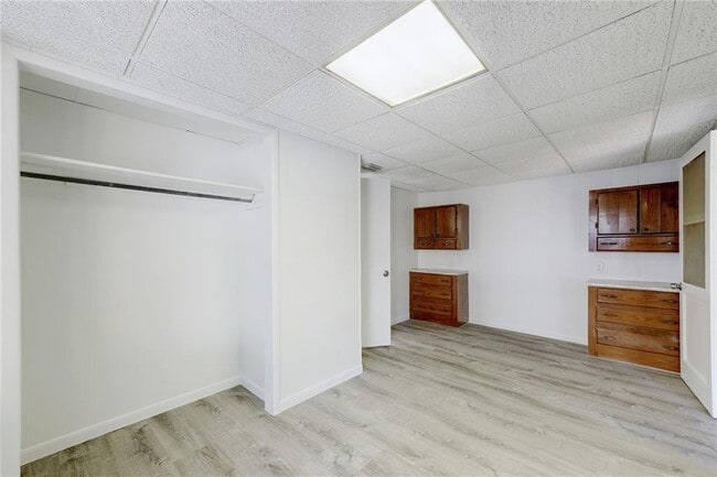 Building Photo - 2405 E 10th St