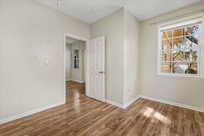 Building Photo - 1709 Le Grand St