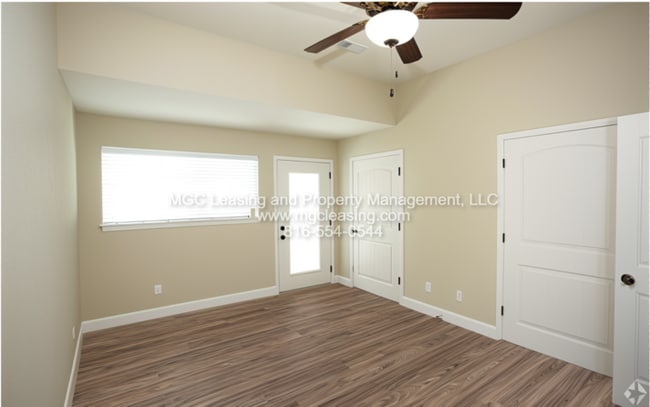 Building Photo - Eagle Creek Townhomes - Enjoy $50 off your monthly rent when you sign a 15-month lease.