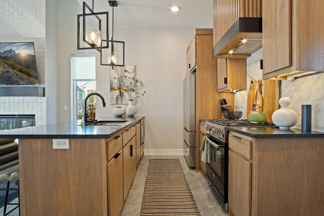 Building Photo - 225 W 1st St