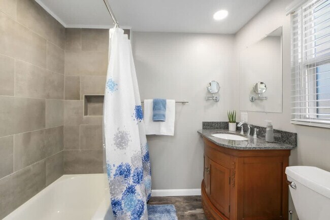 Building Photo - 3576 Portage Point Blvd