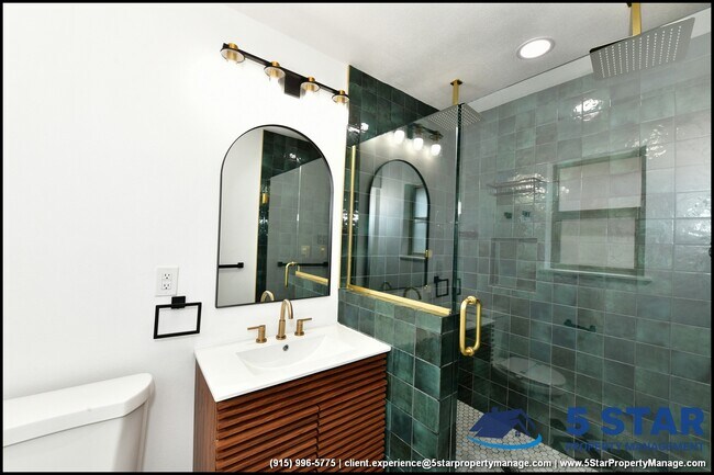 Building Photo - 3217 Wedgewood Dr